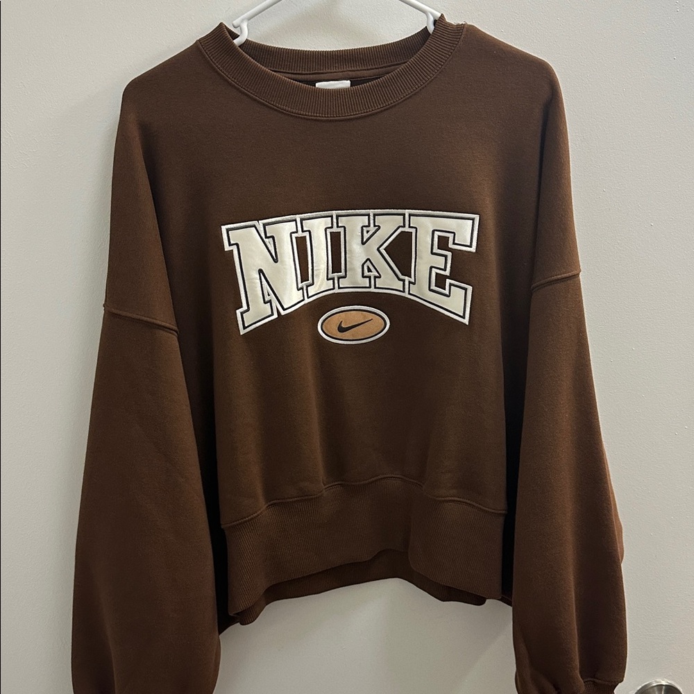 Nike Cropped Brown Crewneck Sweatshirt